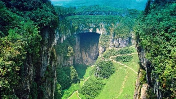 Chongqing Wulong Natural Three Bridges & Longshuixia Gorge Day Tour (Small Group)