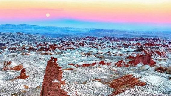 Zhangye Day Tour: Pingshan Lake Grand Canyon & Colorful Danxia National Geological Park