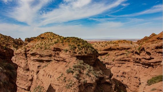 Zhangye Day Tour: Pingshan Lake Grand Canyon & Colorful Danxia National Geological Park