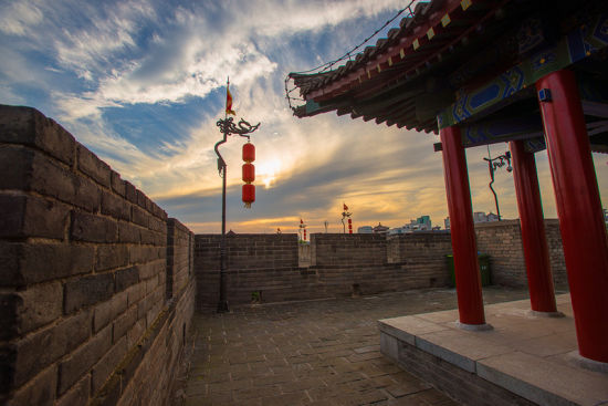 Xi'an Half-Day Private Tour: Sunset City Wall Cycling & Lacquer Fan Making
