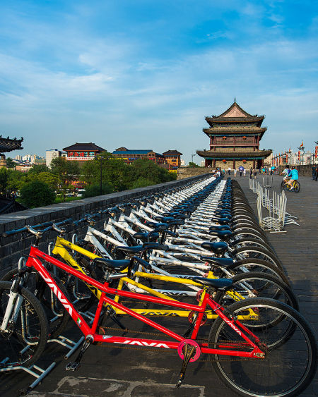 Xi'an Half-Day Private Tour: Sunset City Wall Cycling & Lacquer Fan Making